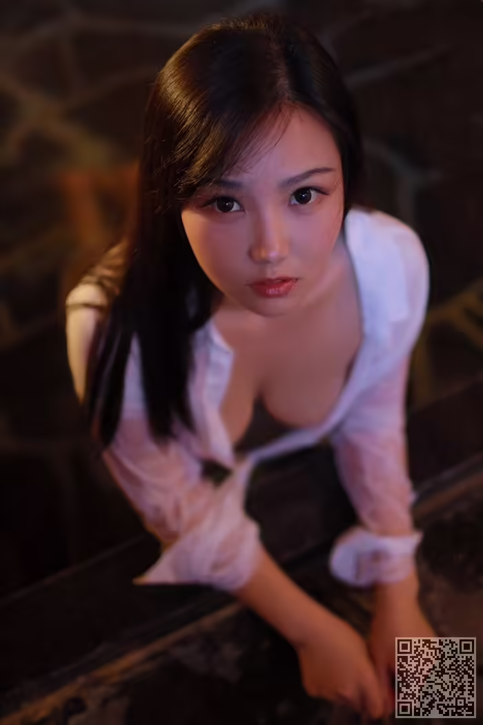 徐微微、湿身、诱惑