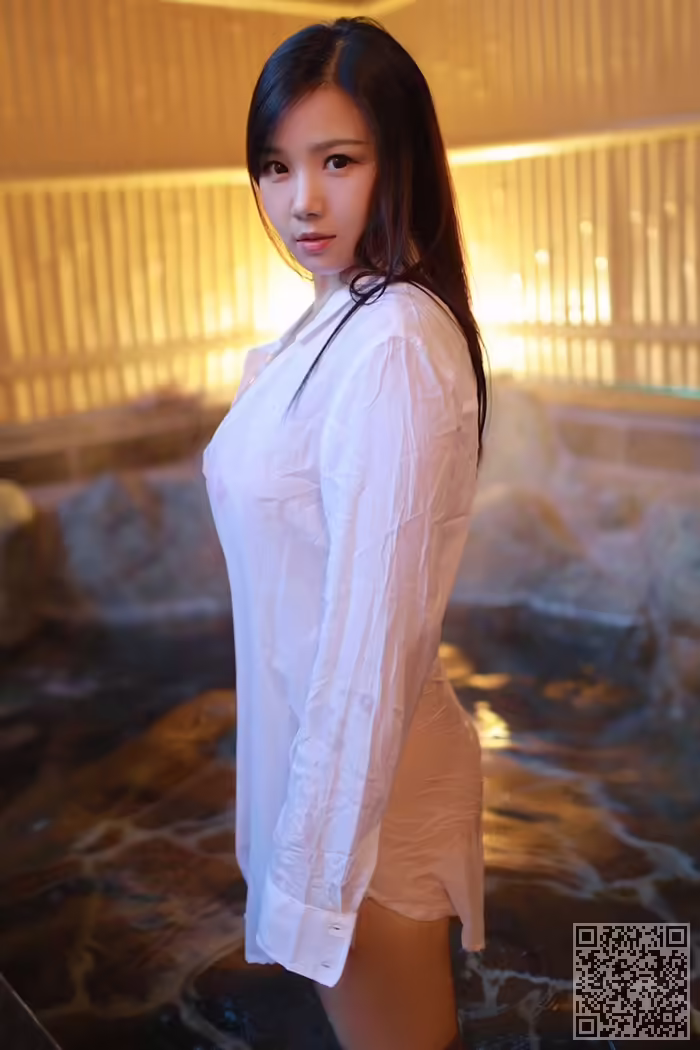 徐微微、湿身、诱惑