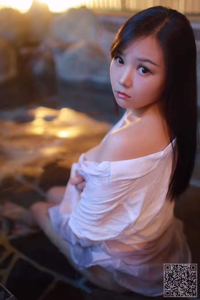 徐微微、湿身、诱惑