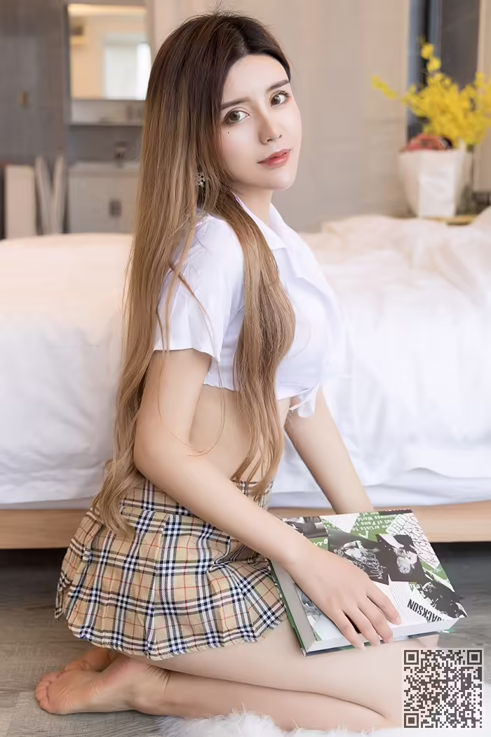 学妹、卓娅祺、胴体