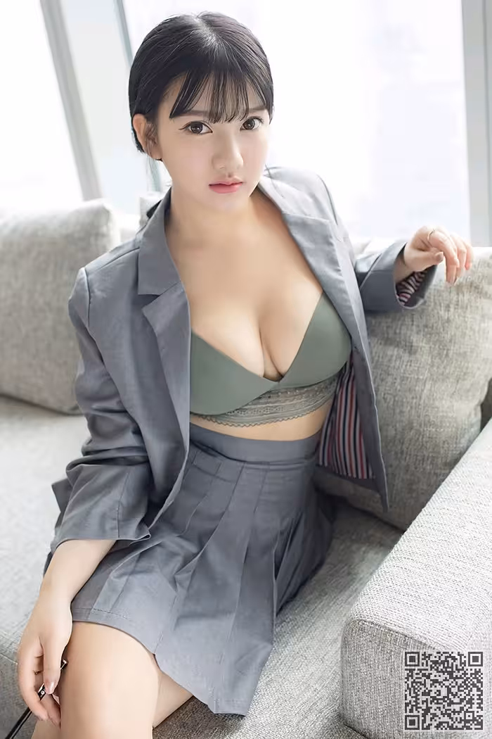 甜美小蜜小尤奈饱满酥胸肌肤白嫩