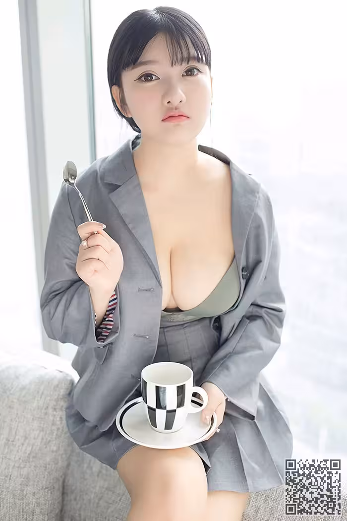 甜美小蜜小尤奈饱满酥胸肌肤白嫩