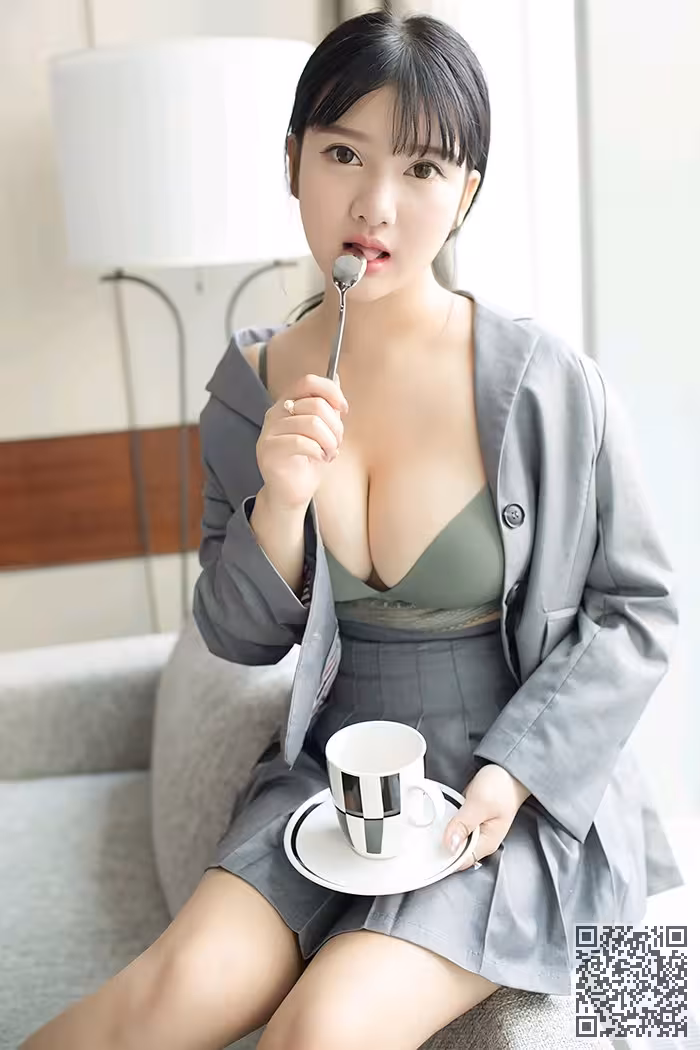 甜美小蜜小尤奈饱满酥胸肌肤白嫩