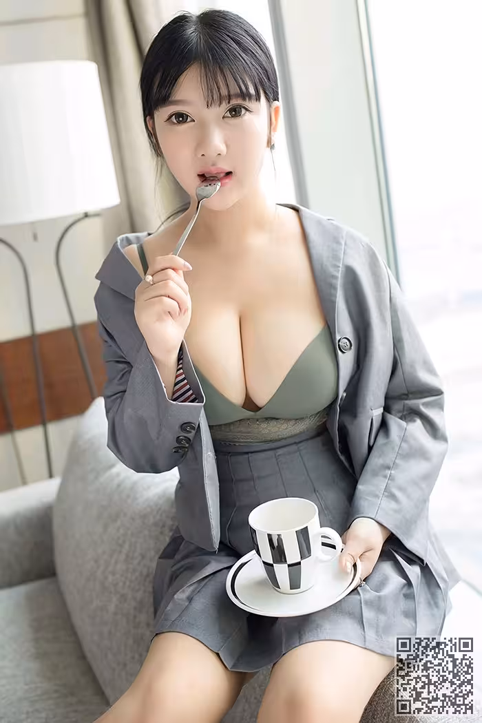 甜美小蜜小尤奈饱满酥胸肌肤白嫩