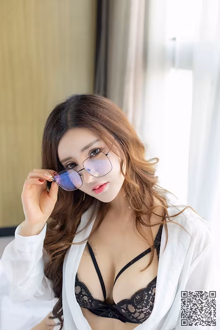 迷人嫩模雅雅美腿酥胸身材十分完美