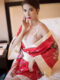 与风美携带完整的乳房迷人的白色花边