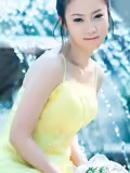 青年五月的花的照片是一个美丽的女孩