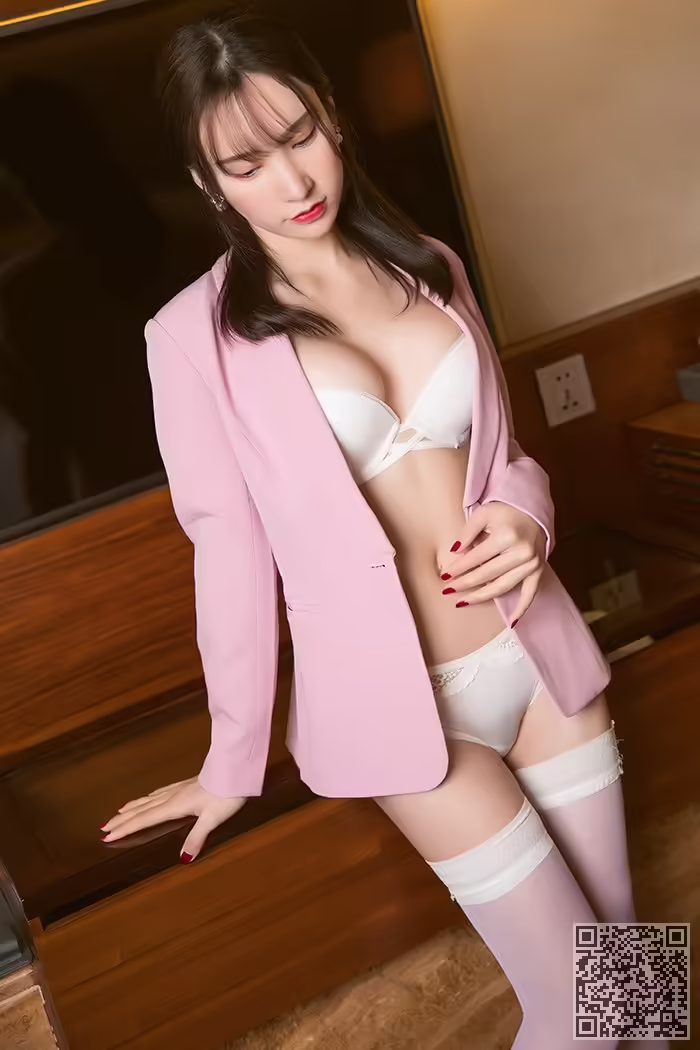 白领、周于希、丰乳翘臀