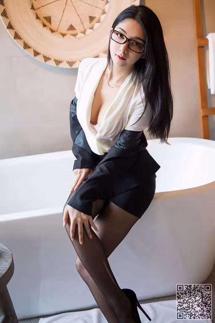 黑丝、女秘、小热巴、美腿