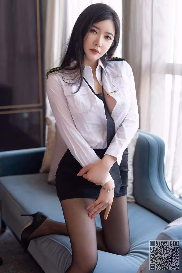 巨乳女神心妍小公主文秘装性感撩人