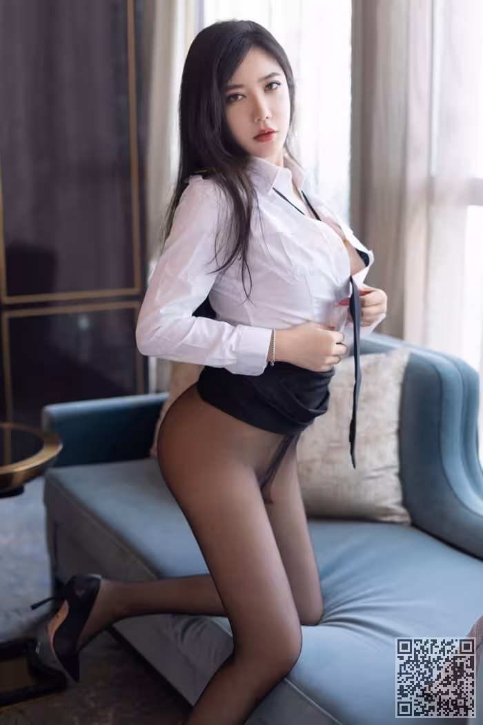 巨乳女神心妍小公主文秘装性感撩人