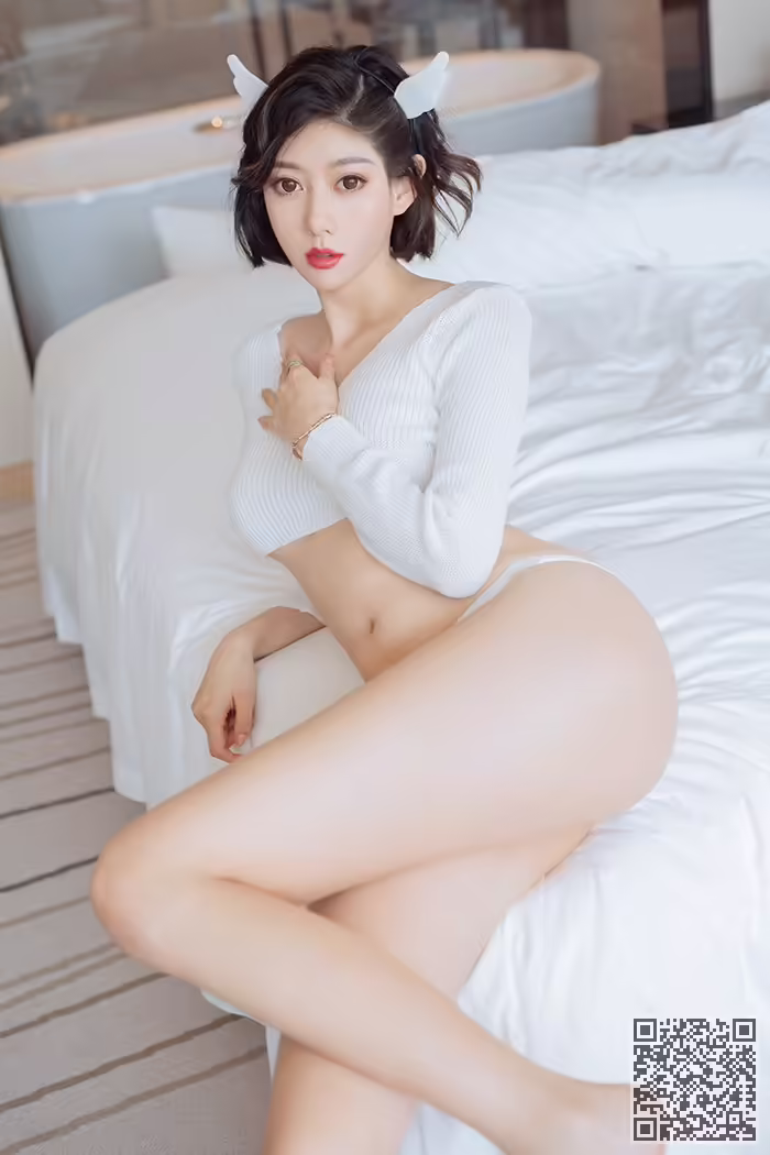 艺轩、搔首弄姿