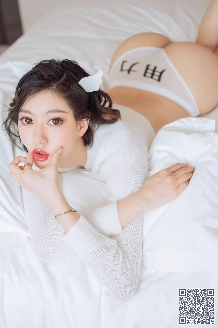 艺轩、搔首弄姿