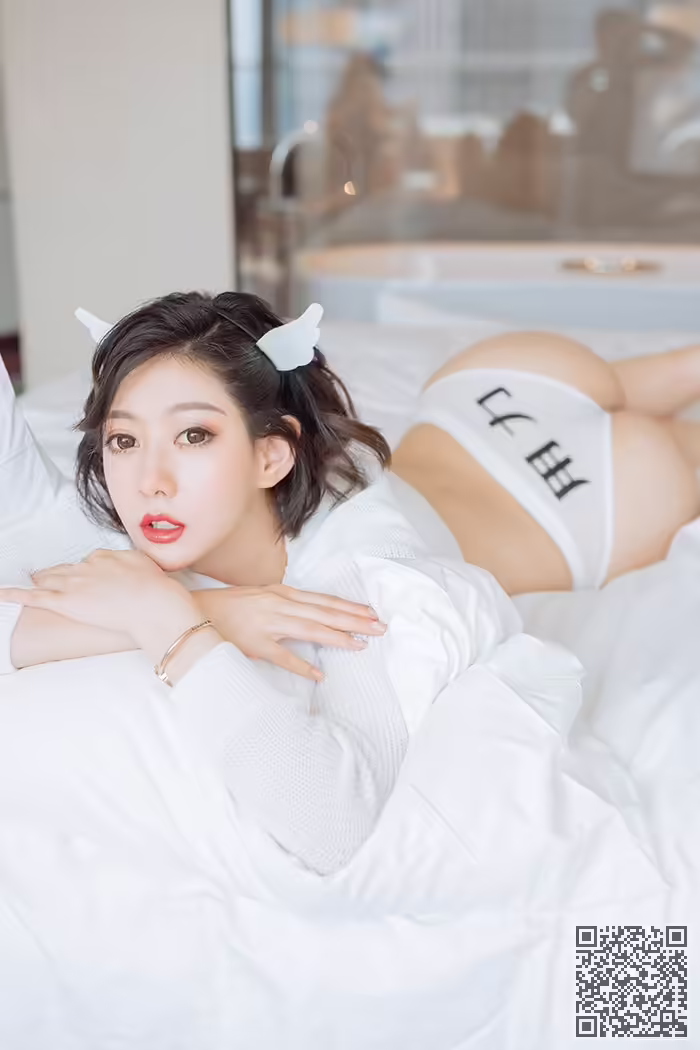 艺轩、搔首弄姿