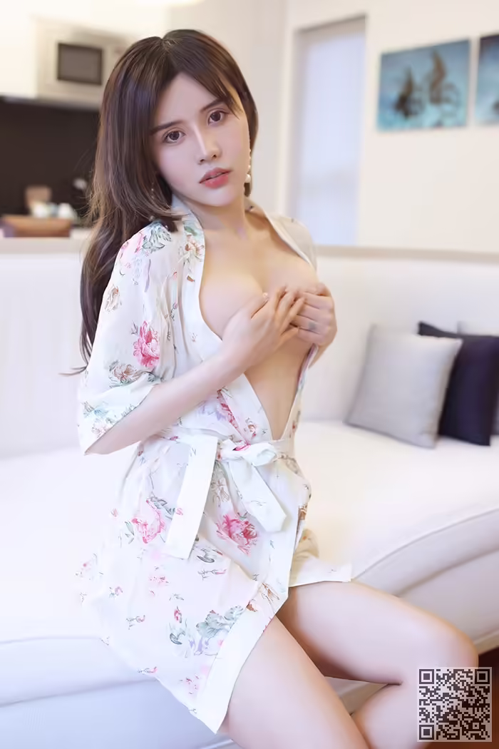 人妻、卓娅祺、袒胸露乳