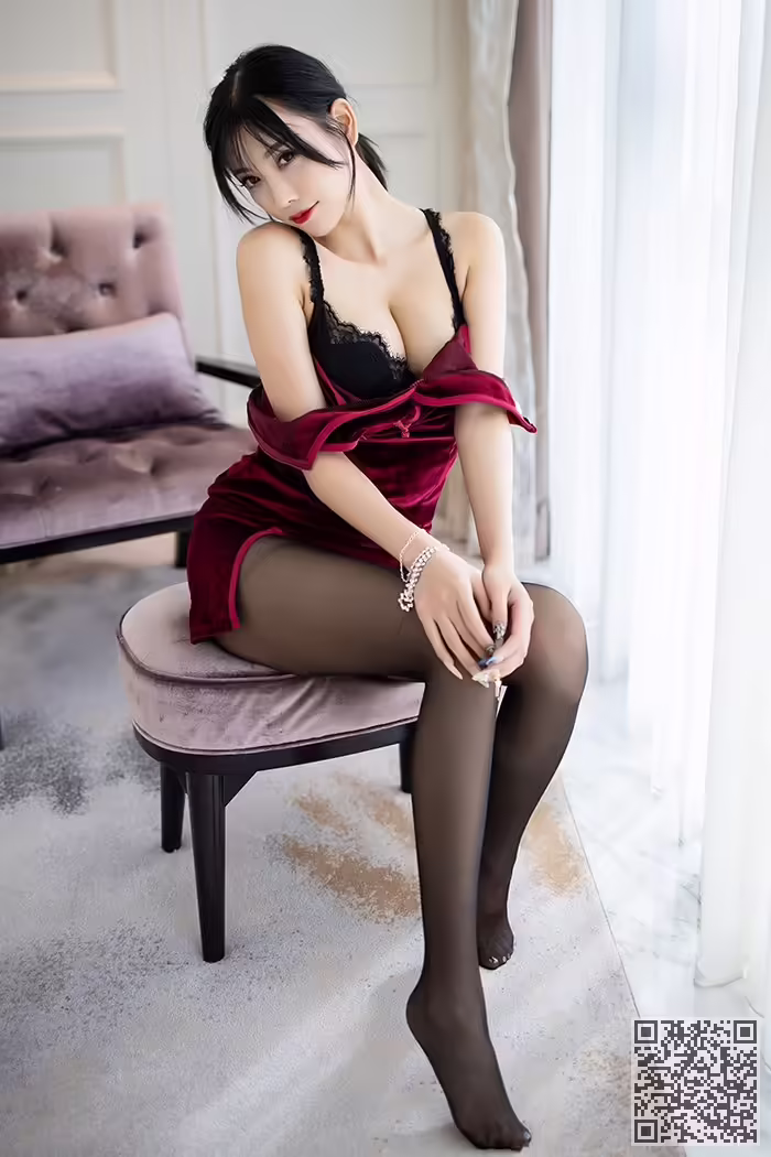 杨晨晨、旗袍、黑丝、长腿、美脚