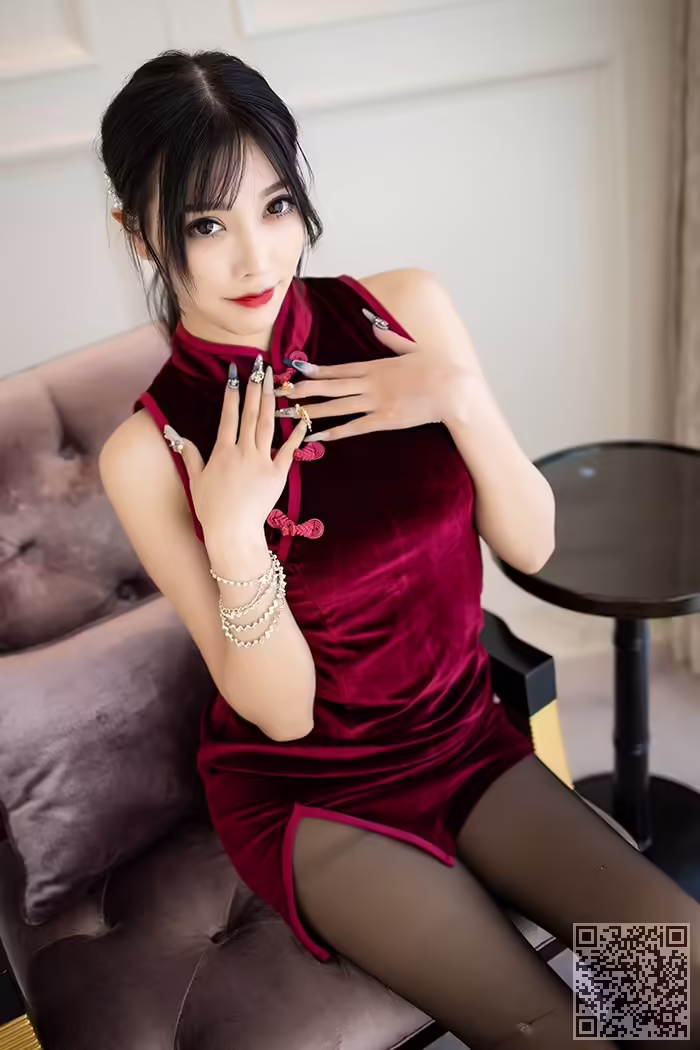 杨晨晨、旗袍、黑丝、长腿、美脚