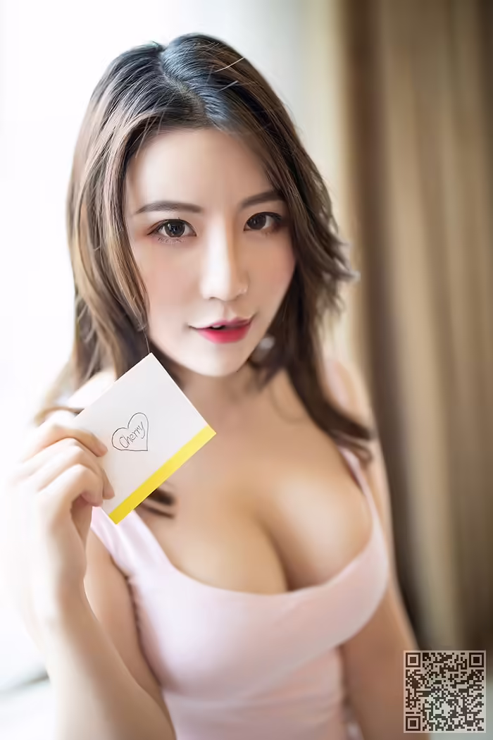 宅男女神、绯月樱、侧漏