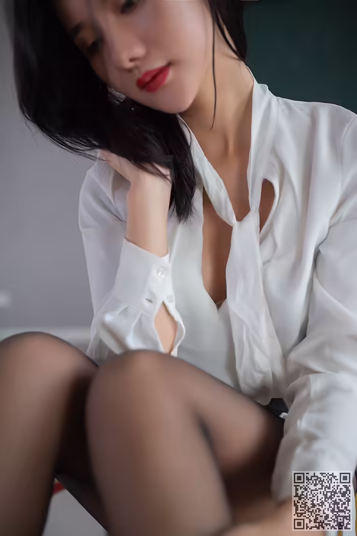 阿朱、黑丝、高跟、调教