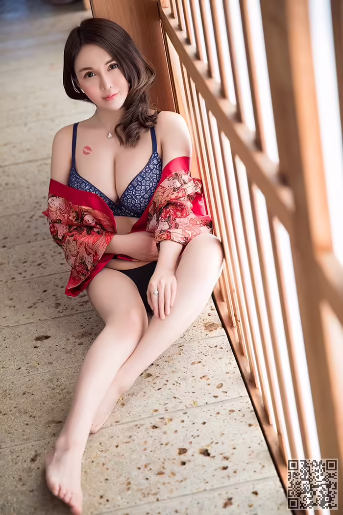 风情万种、沈蜜桃、丰乳、滑臀
