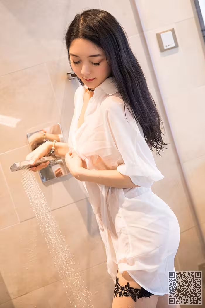 日思夜想小热巴娇嫩玉体湿身诱惑