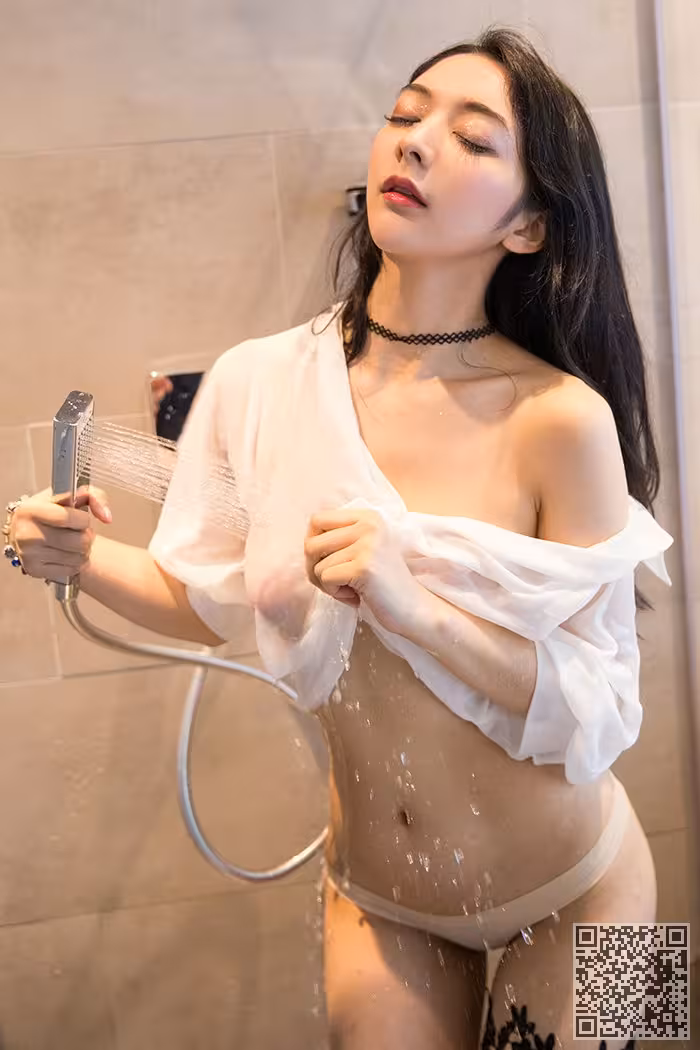 日思夜想小热巴娇嫩玉体湿身诱惑