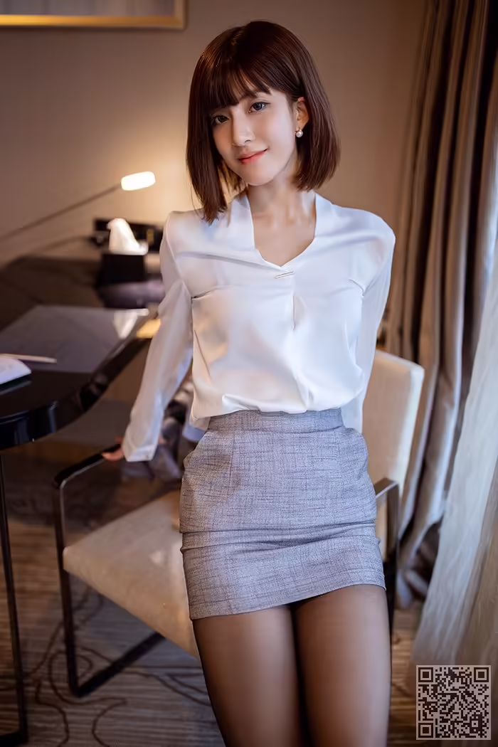 秘书、林文文、黑丝、美腿、搔首弄姿