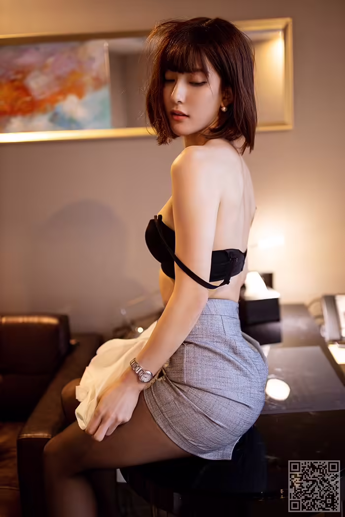 秘书、林文文、黑丝、美腿、搔首弄姿