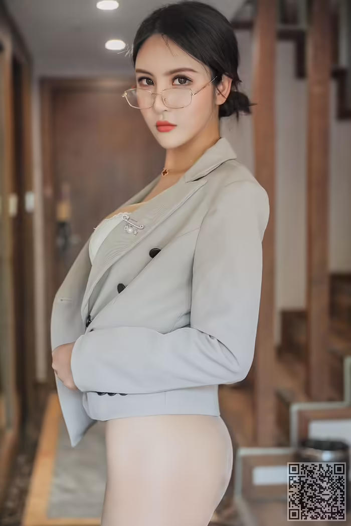 秘书、Emily、丝袜、包臀、酥胸