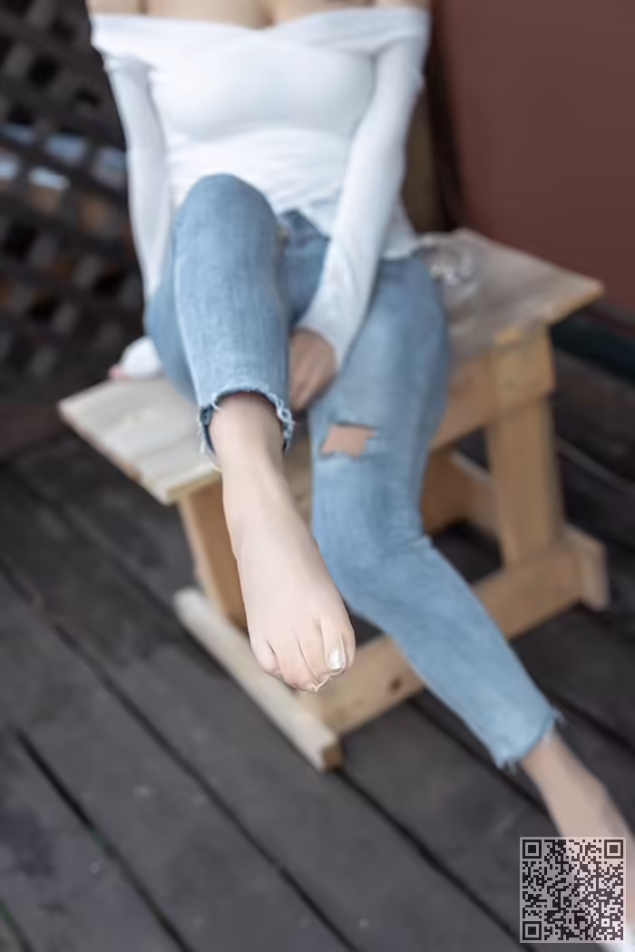 皇家气质姐姐拉维尼娅肉丝迷人玉足曲线、Lavinia、御姐、玉足、肉丝