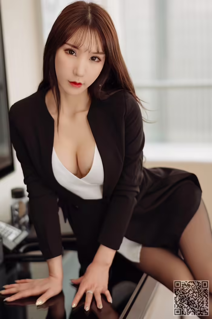 周于希、黑丝、高跟、制服诱惑