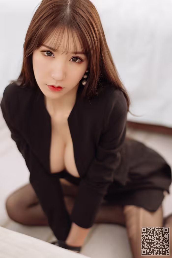 周于希、黑丝、高跟、制服诱惑
