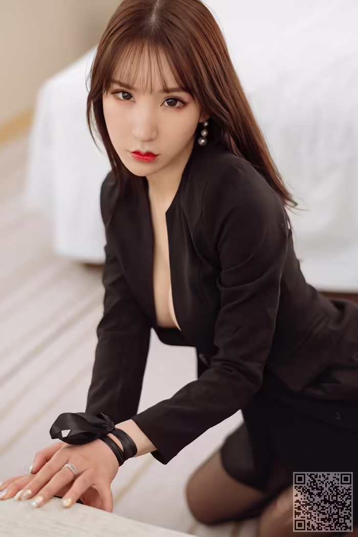 周于希、黑丝、高跟、制服诱惑