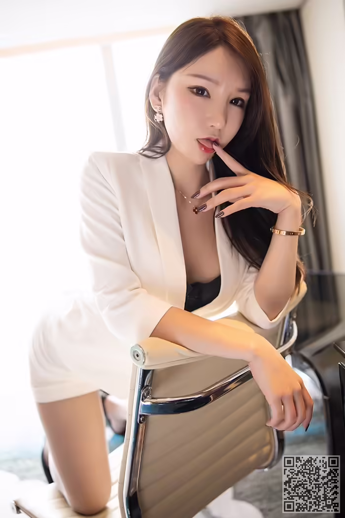 周于希、包臀、短裙