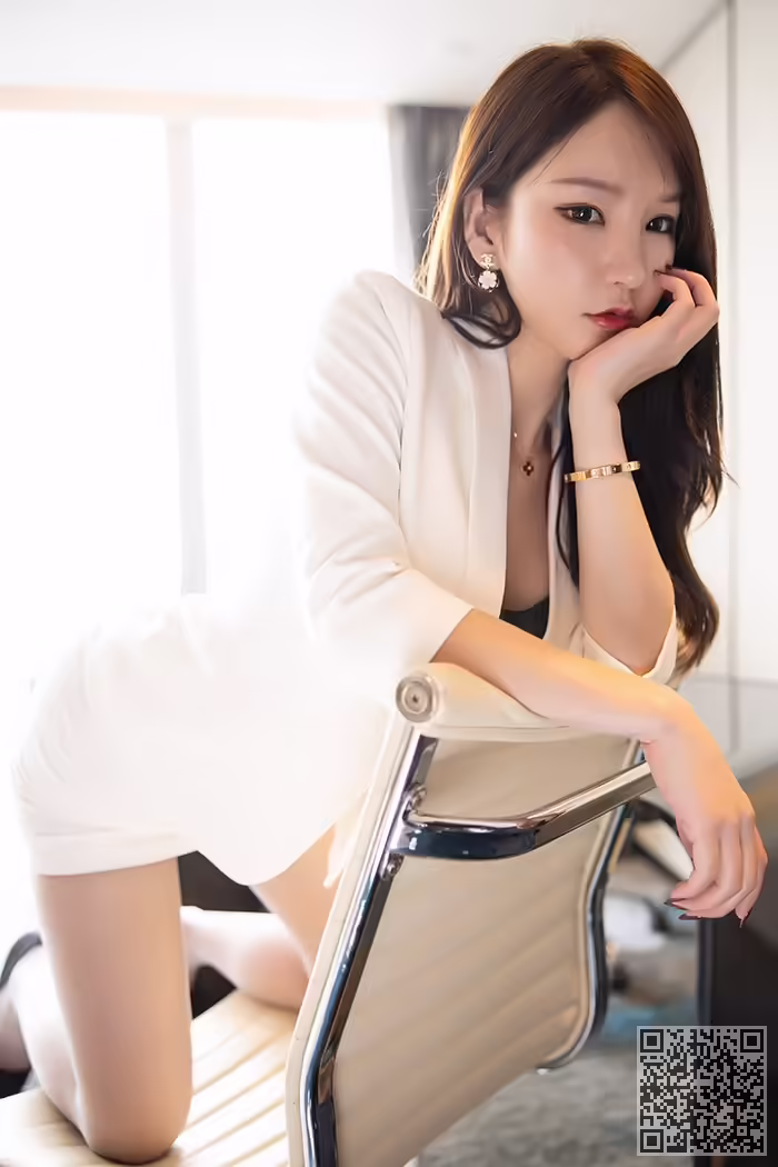 周于希、包臀、短裙