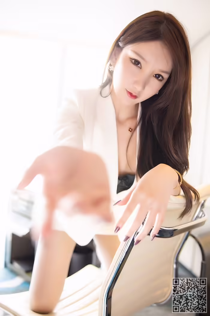 周于希、包臀、短裙