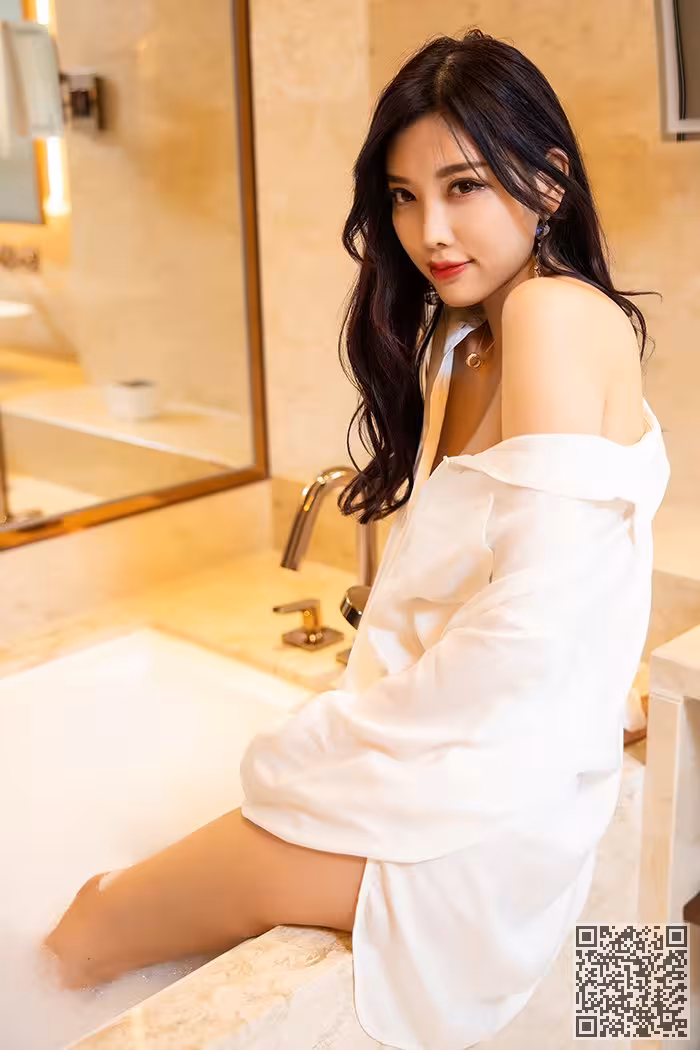 浴室女神杨晨晨丝滑长腿大秀玉足