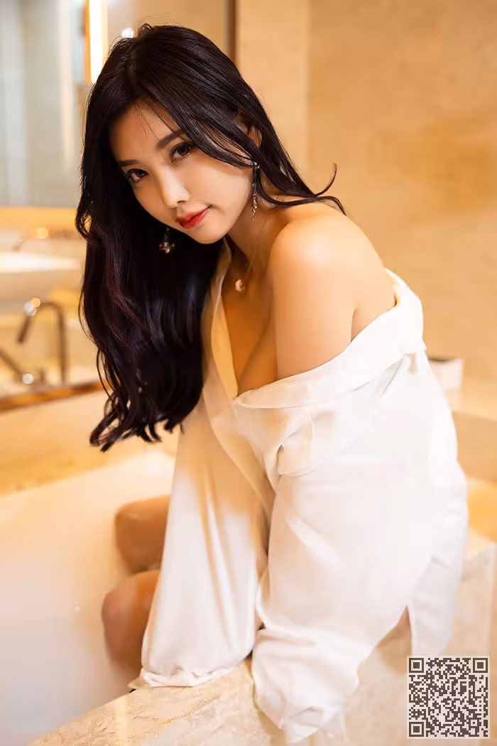 浴室女神杨晨晨丝滑长腿大秀玉足