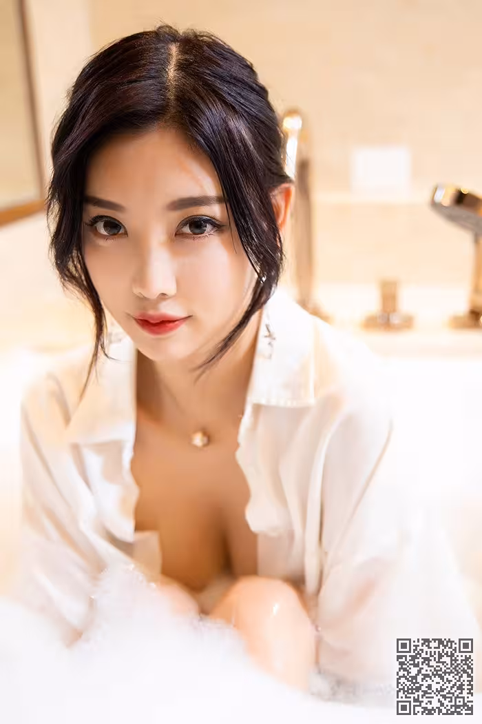 浴室女神杨晨晨丝滑长腿大秀玉足