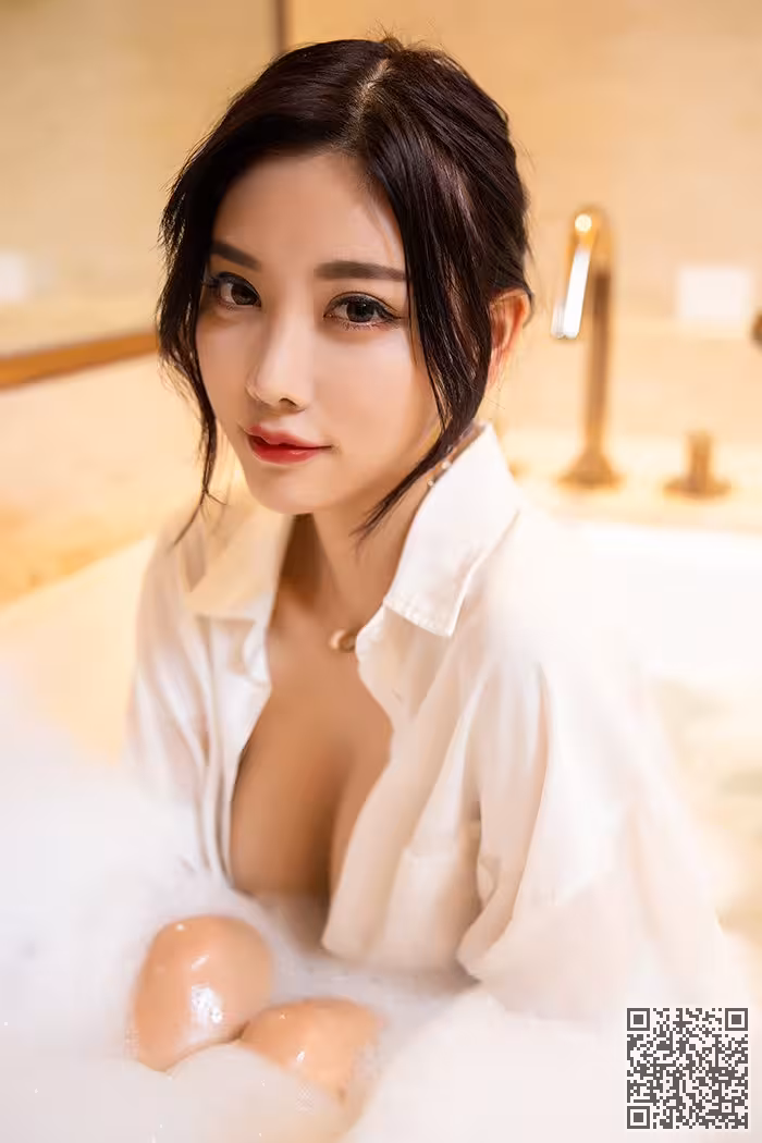 浴室女神杨晨晨丝滑长腿大秀玉足