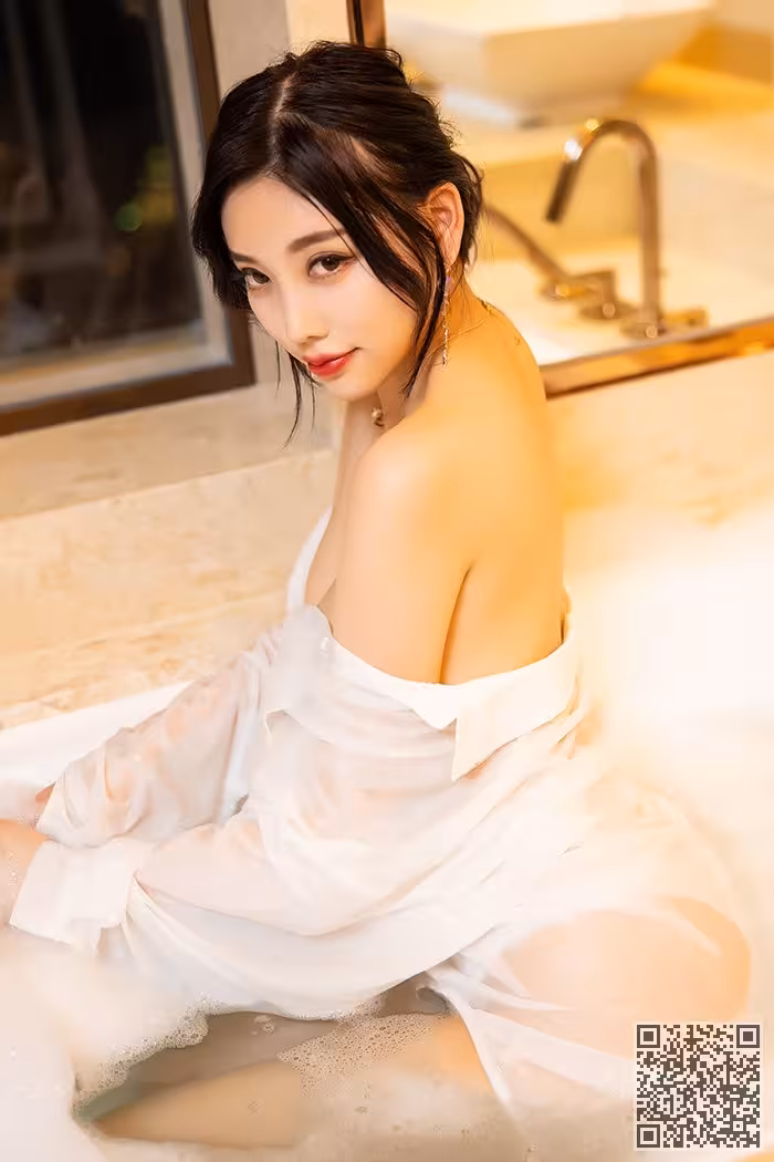 浴室女神杨晨晨丝滑长腿大秀玉足