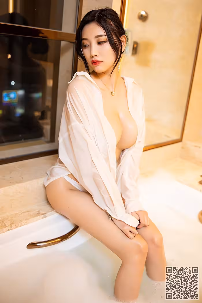 浴室女神杨晨晨丝滑长腿大秀玉足