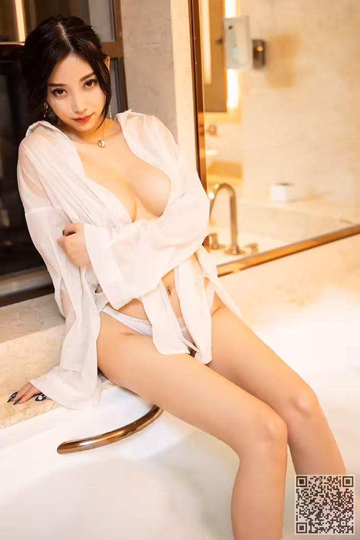 浴室女神杨晨晨丝滑长腿大秀玉足
