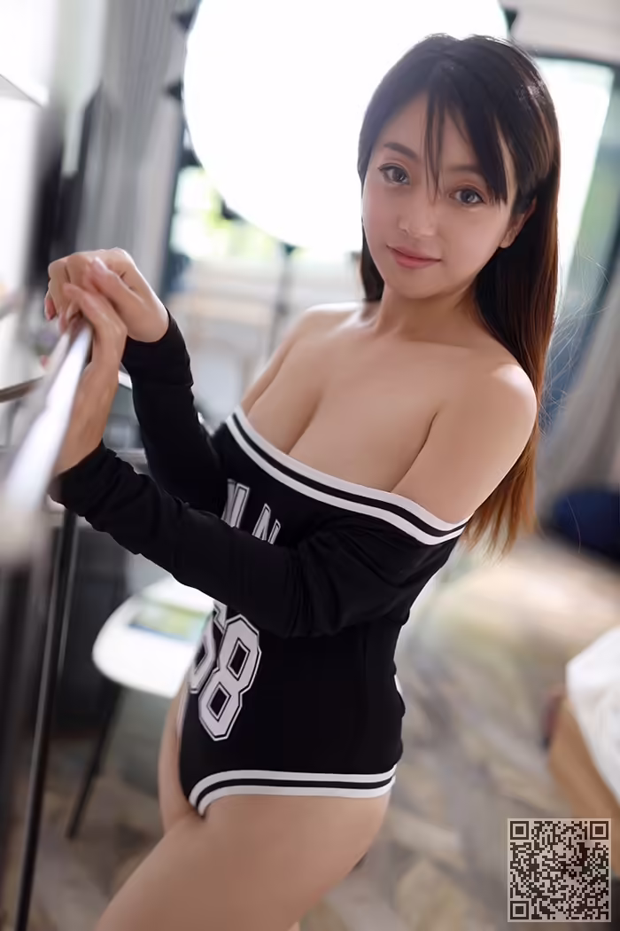 郭忆然、美乳、裸身诱惑