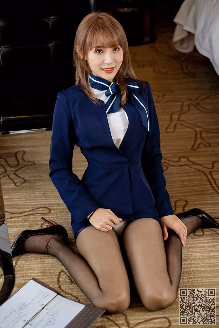 服务小姐周慕汐黑丝高跟美腿秀身材