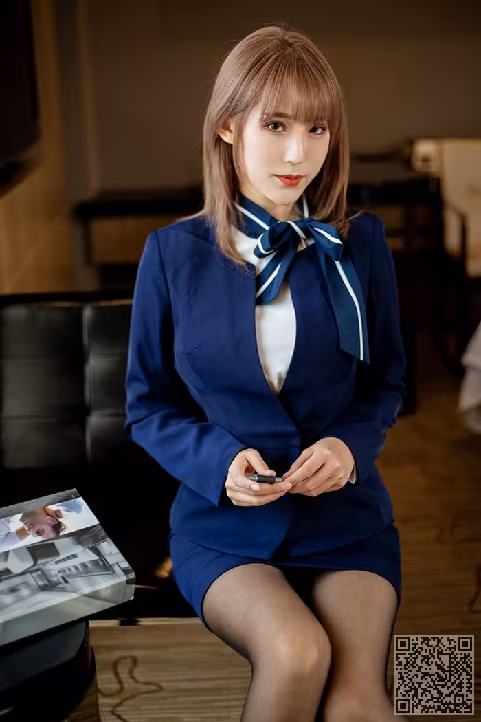 服务小姐周慕汐黑丝高跟美腿秀身材