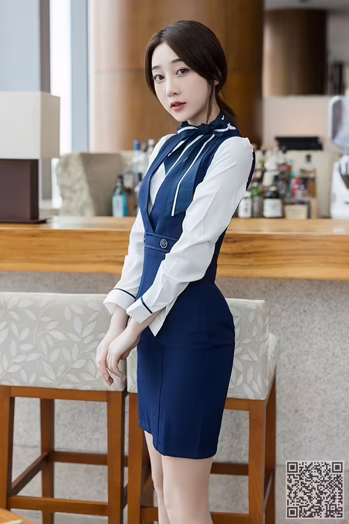 服务员、九月生、美臀