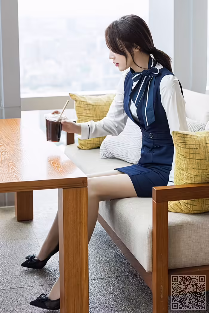 服务员、九月生、美臀