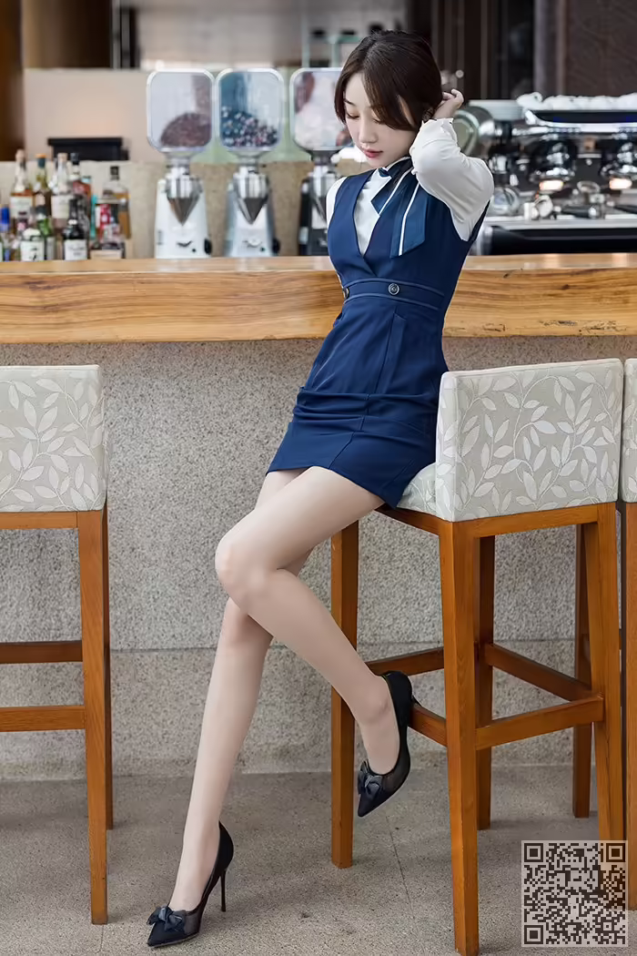 服务员、九月生、美臀