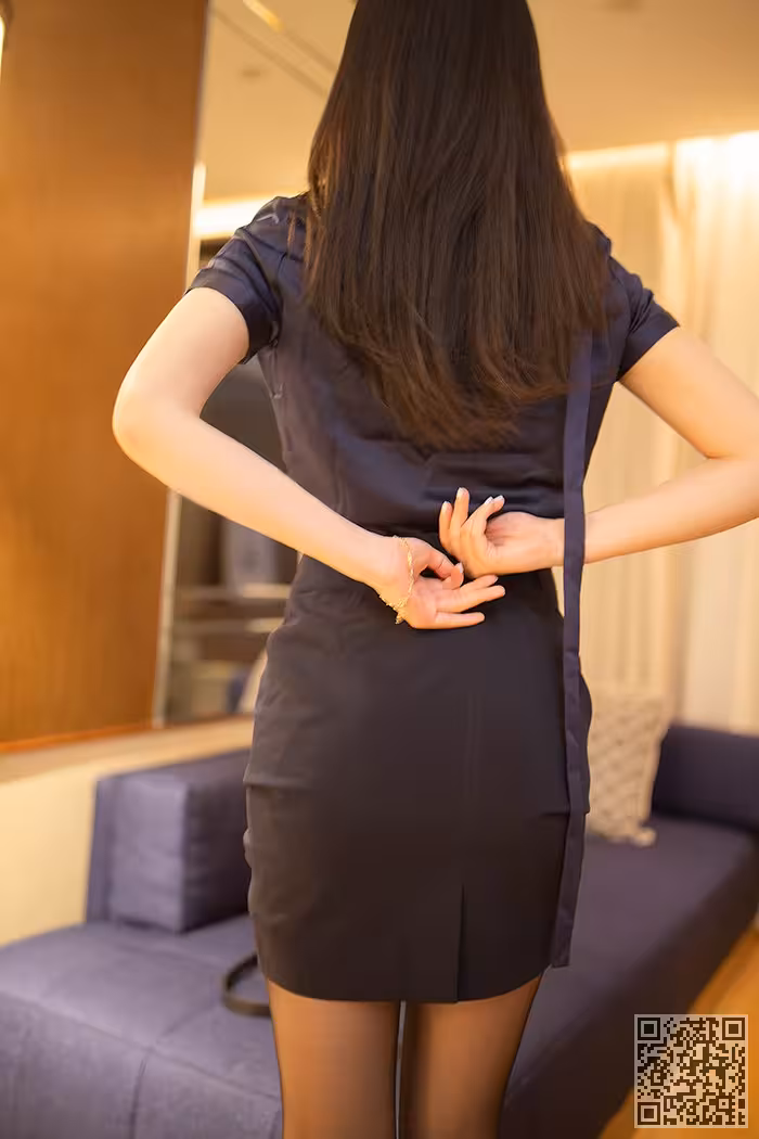 性感服务安然白皙胴体大秀小蛮腰